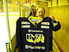 Glad vinnare av HV71´s signerade tröja